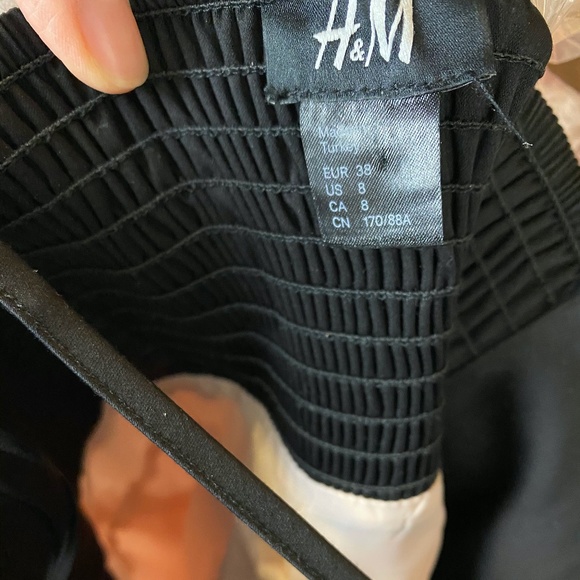 H&M Black & Pink Ruffle Mini - Picture 6 of 6